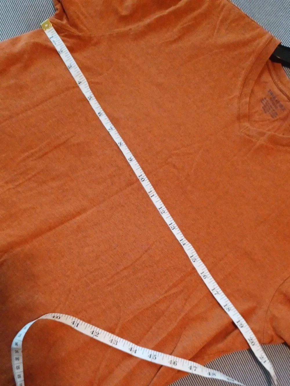 > Banana Republic Men's V-Neck Short Sleeve Tee - Rust Orange And Khaki Polo XL